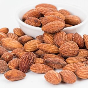 almonds-1768792_1920